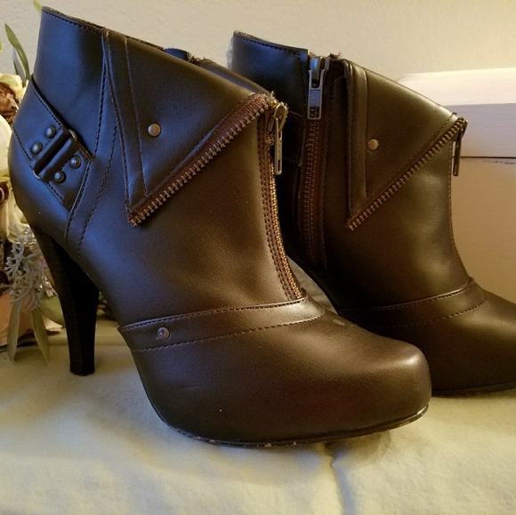 booties - Picture 2 of 3